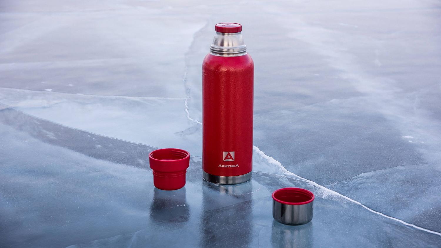 Выбирая термос для использования в мороз, обратите внимание на модели с узким горлом – они дольше сохраняют температуру напитка.