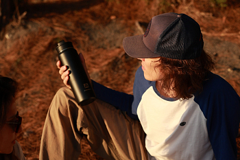 Сохраняет тепло и холод