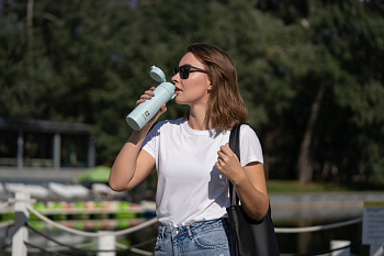 Сохраняет тепло и холод