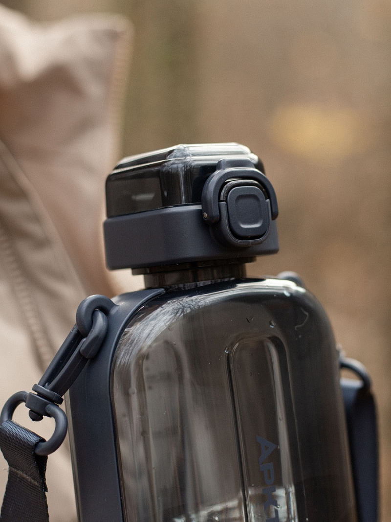 Тритановая бутылка 0.75л серии 724 «Графит» на ремне - 4