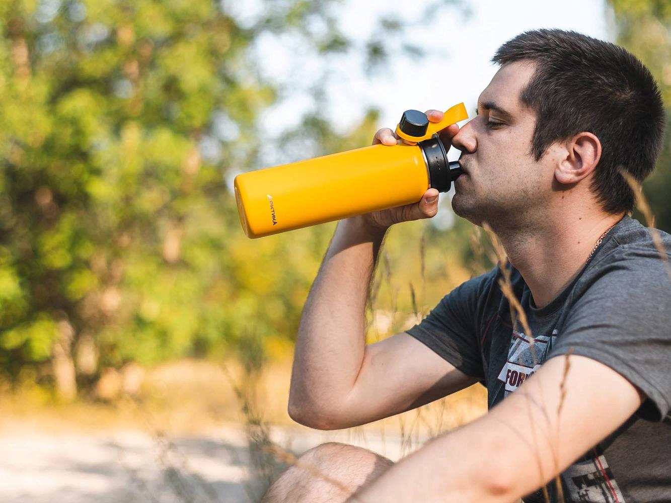 Термос сохраняет воду и напитки холодными 6-8 часов такими, будто вы только что достали их из холодильника.