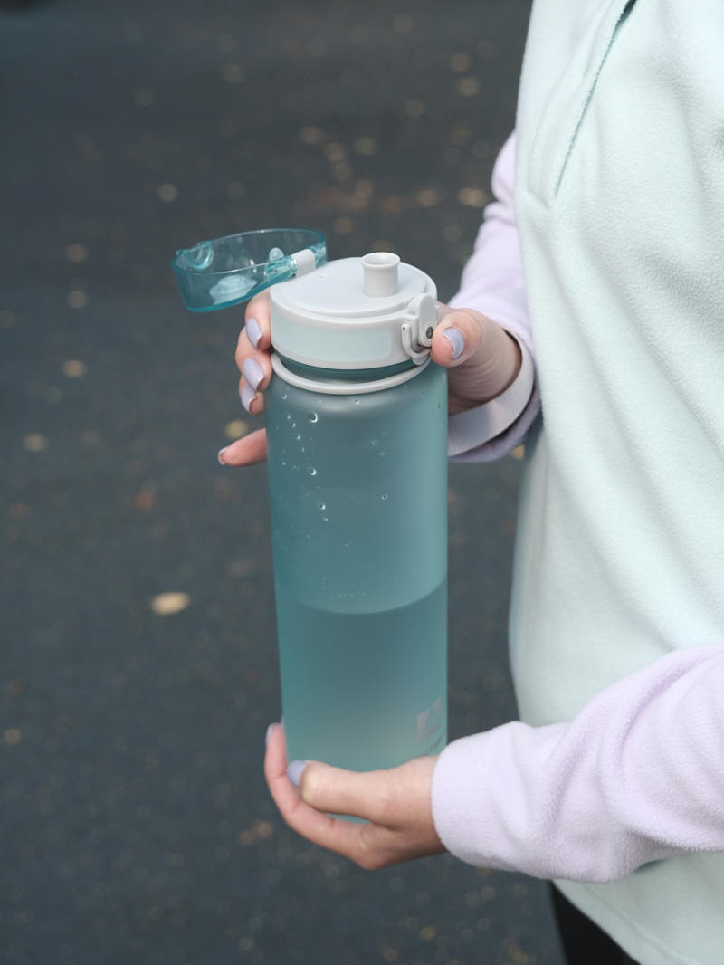 Питьевая бутылка 720 из тритана 1л, голубая матовая, с ситечком - 7