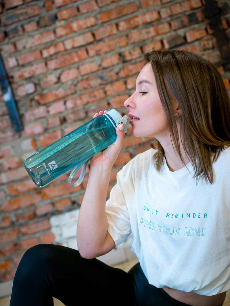 Питьевая бутылка 720 из тритана 1л, голубая глянцевая, с ситечком - 6