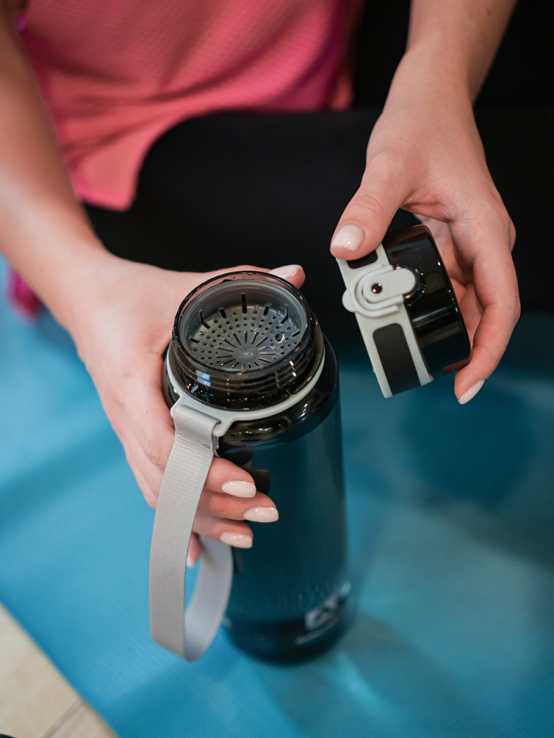 Питьевая бутылка 720 из тритана 0.5л, черная глянцевая, с ситечком - 6 Питьевая бутылка 720 из тритана 0.5л, черная глянцевая, с ситечком - 6