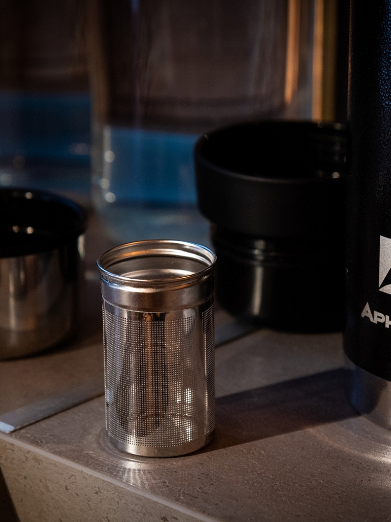 Термос серии 106 на 0.9л чёрный с ситечком и молотковой эмалью - 6