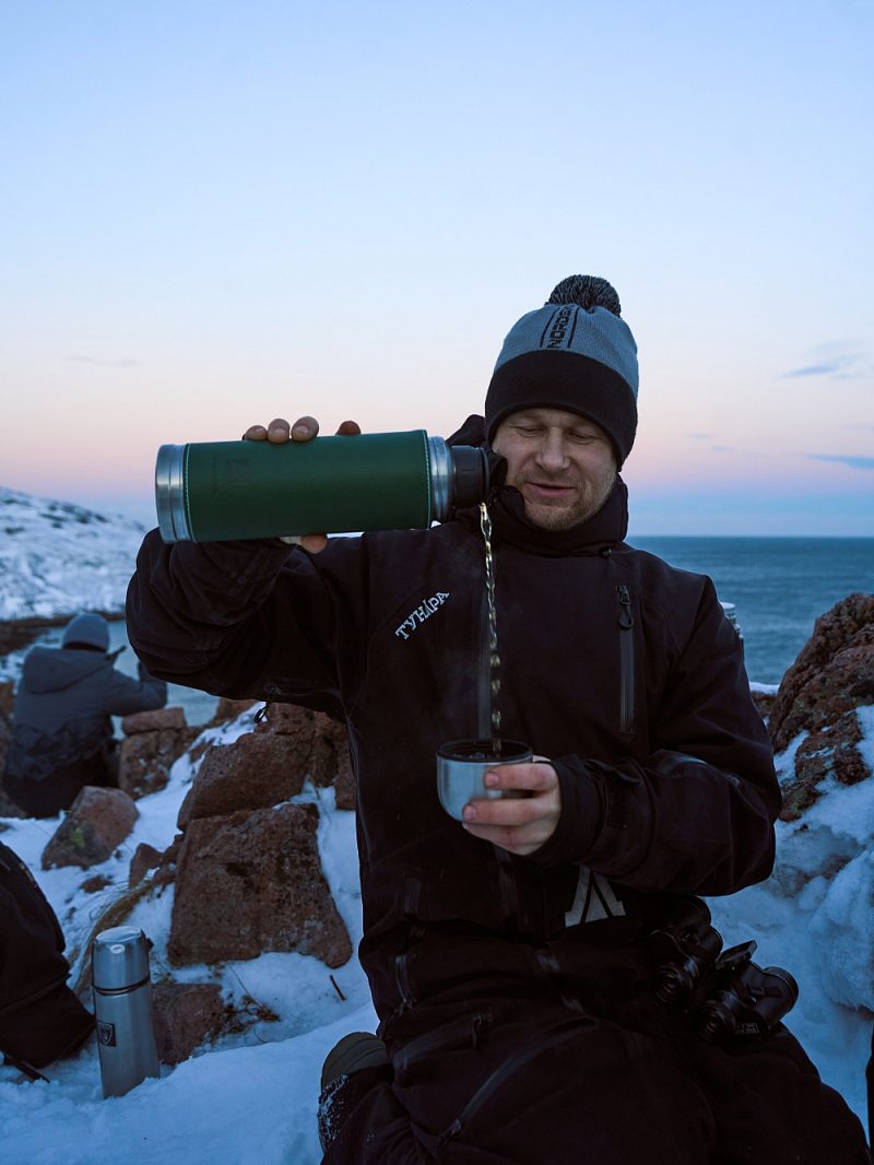 Зеленый термос с оплёткой из экокожи на 1л (уценка) - 8