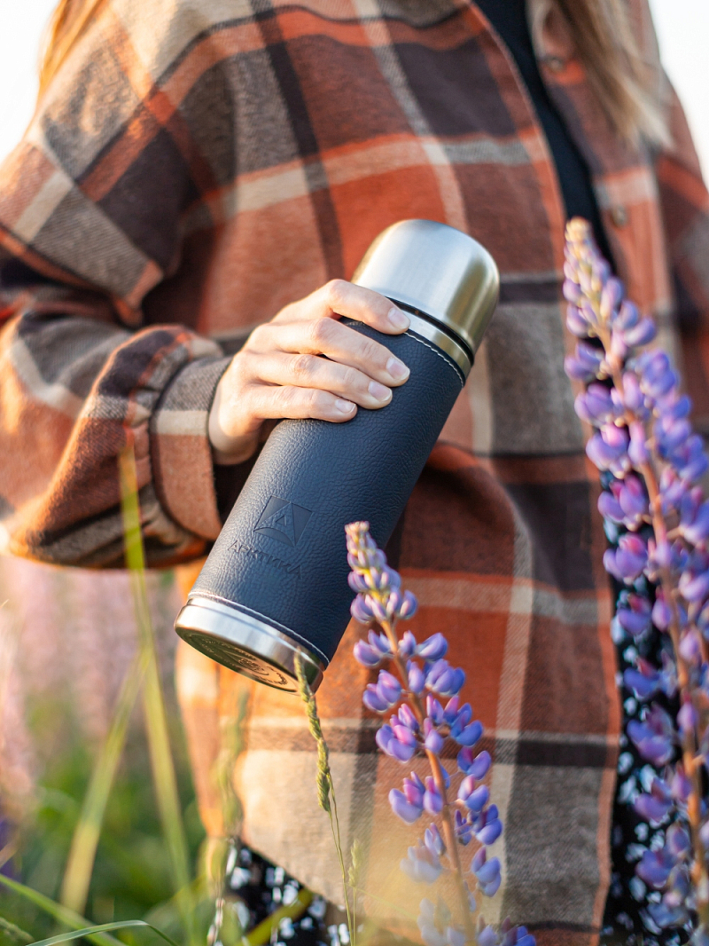 Термос 108 с синей оплёткой из экокожи на 0.5л - 2