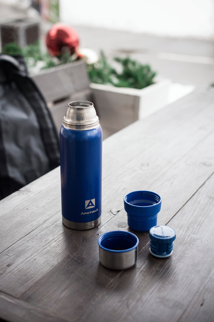Термос серии 106 на 0.75л синий с узким горлом и молотковой эмалью - 4