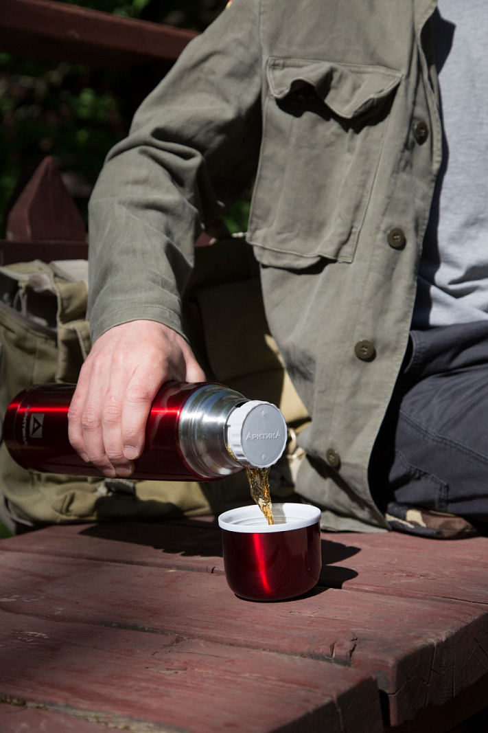 Красный классический термос 102 с узким горлом на 1л - 4