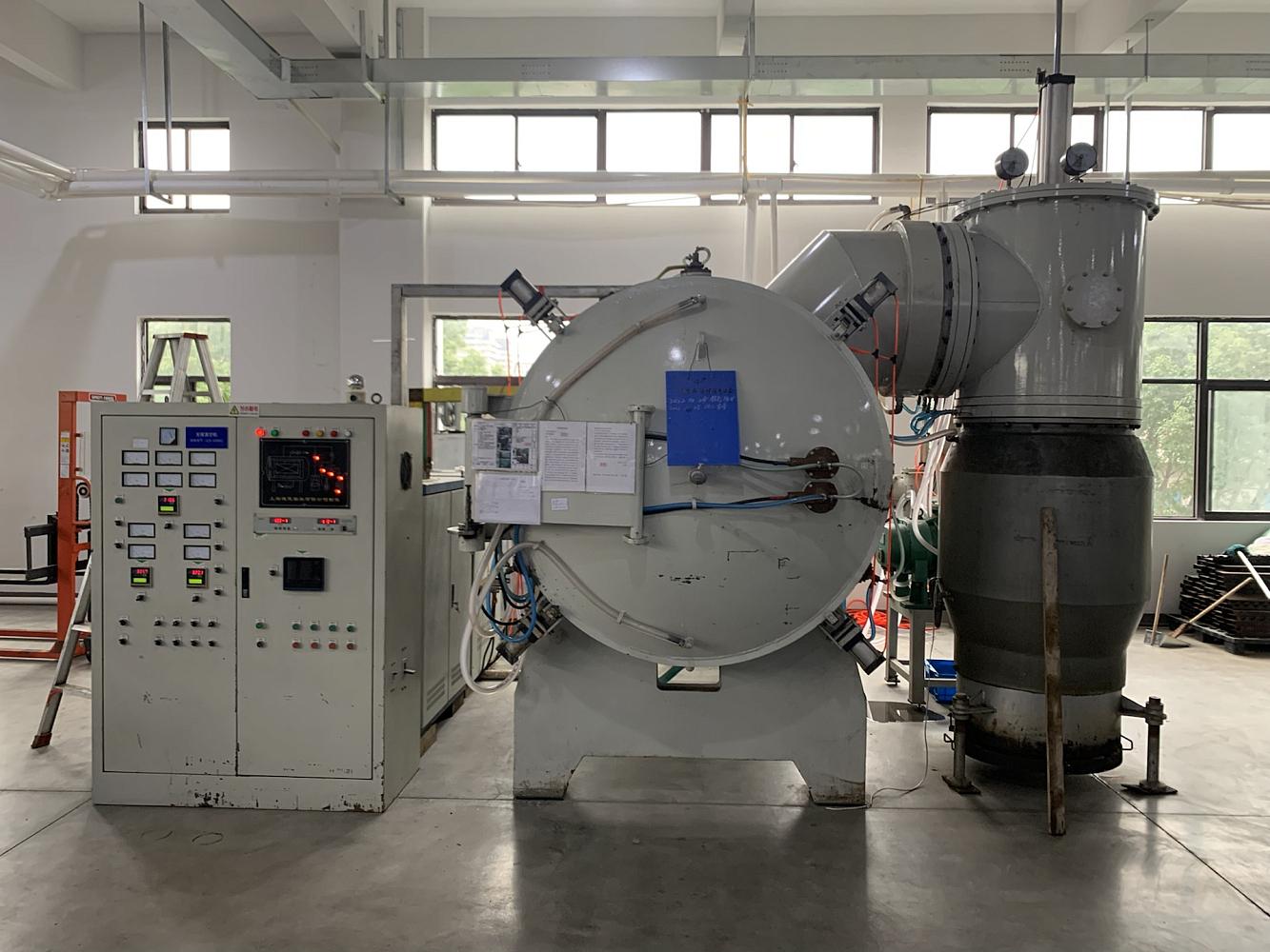 Так выглядит вакуумная печь. / Автор фото: Андрей Гомзин.