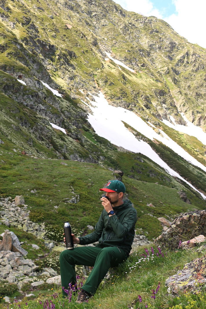 Черный термос 106 с узким горлом на 0.9л - 6