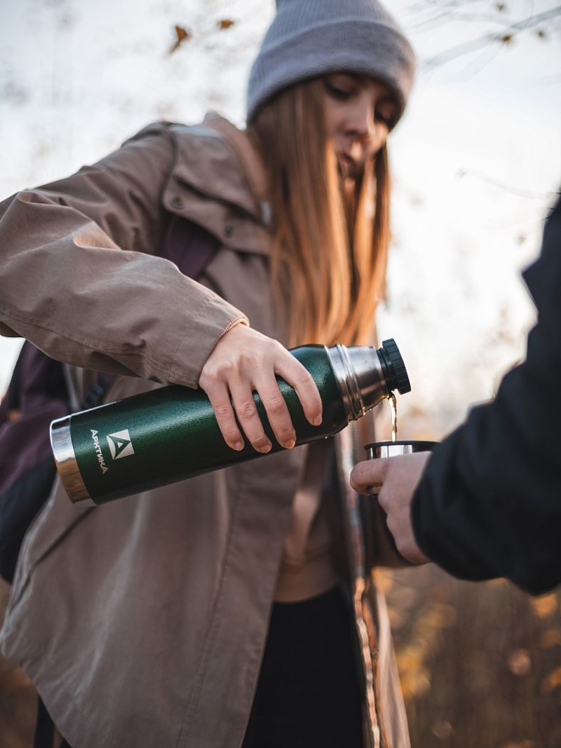 Зеленый термос 106 с узким горлом и ситечком на 0.9л - 2