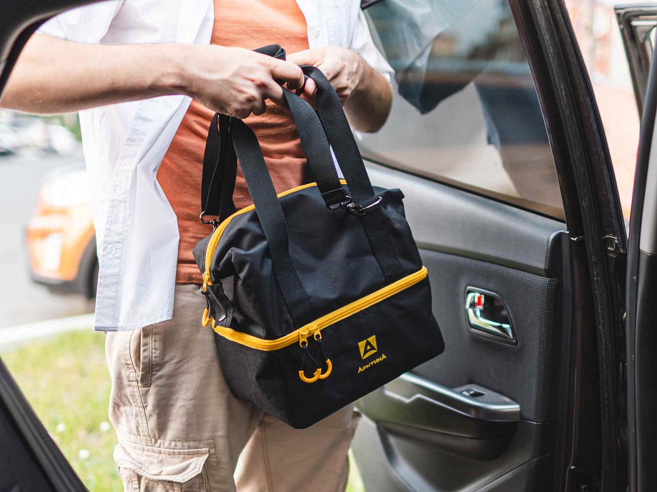 Термосумка-трансформер серии 3600 незаменима в поездке: стильная, с двумя отсеками и складными «ушками», она уместна в переездах, на пляже и на прогулке.