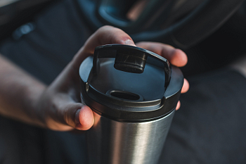 Не отвлекает от вождения